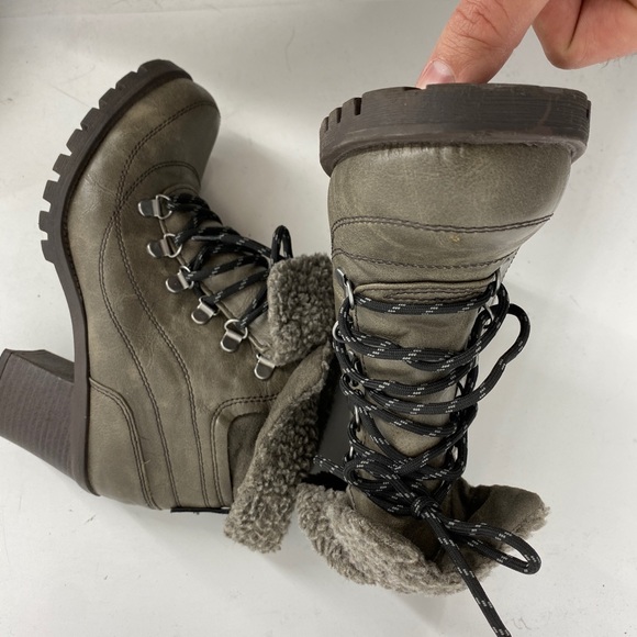 MUDD Ridge Grey Fur Trim Chunky Heel Lug Sole Ankle Boots - Picture 6 of 9